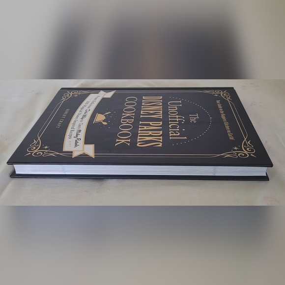 The Unofficial Disney Parks Cookbook - Picture 5 of 10